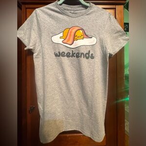 “Lazy Egg” Gudetama Light Gray Tshirt with Lazy Egg Covered w Bacon size Small
